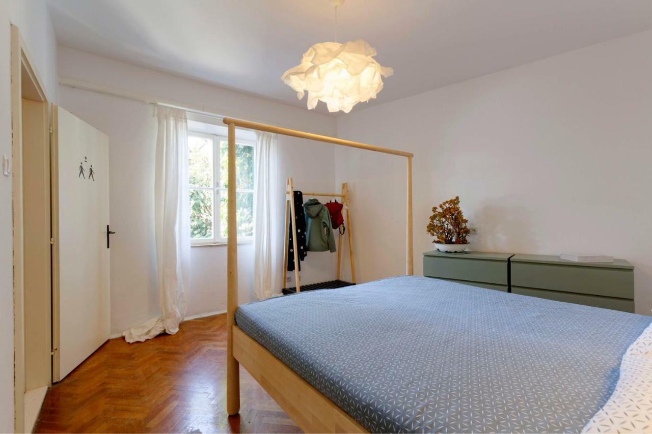 Beach House Gusla Комижа Екстер'єр фото
