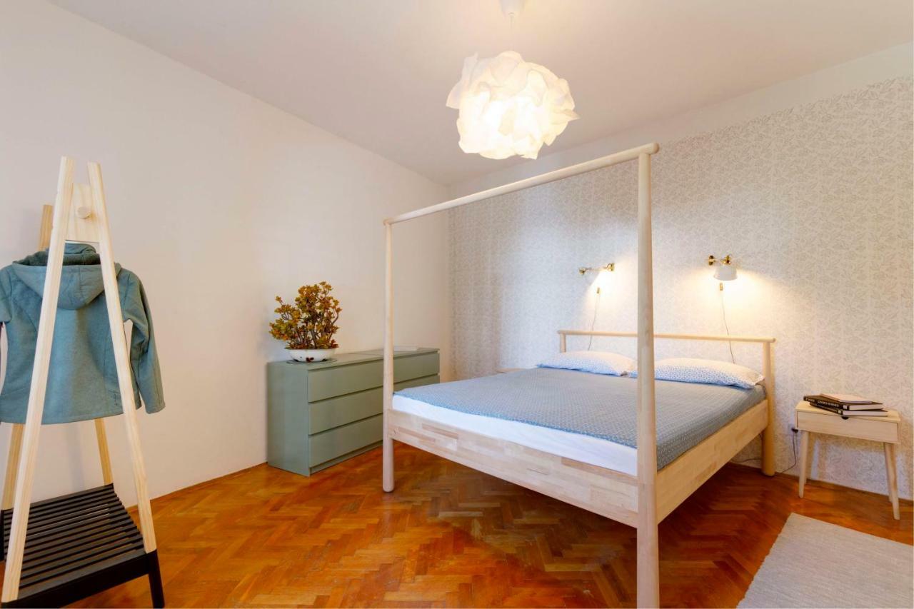 Beach House Gusla Комижа Екстер'єр фото