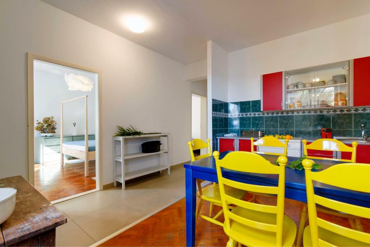 Beach House Gusla Комижа Екстер'єр фото